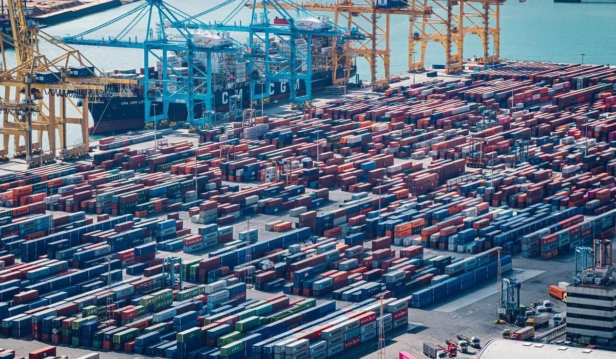 Container pier from above - understanding sourcing agent fee models