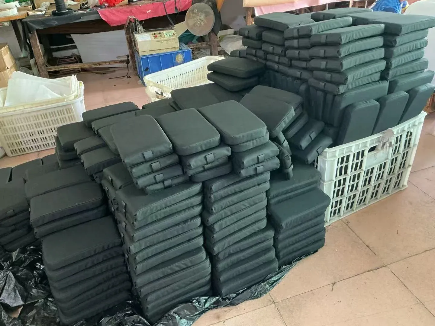 03-Seat-Cushion-Production-34-seat-cushion-batch-stacking
