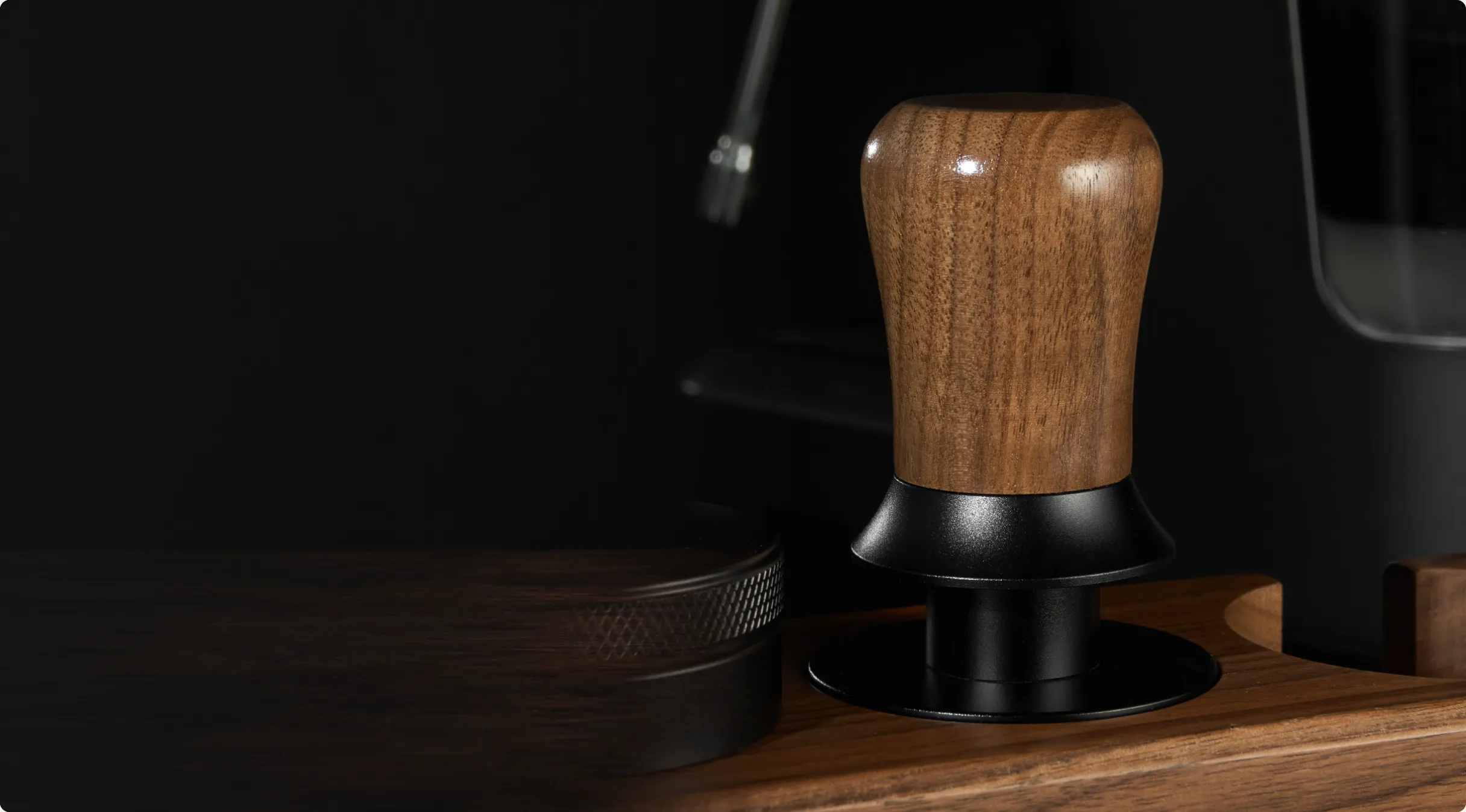 KHC-D02 wood-handle coffee tamper on its base.