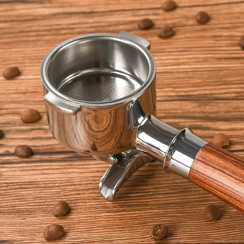 Two-lug dual-spout portafilter basket opening