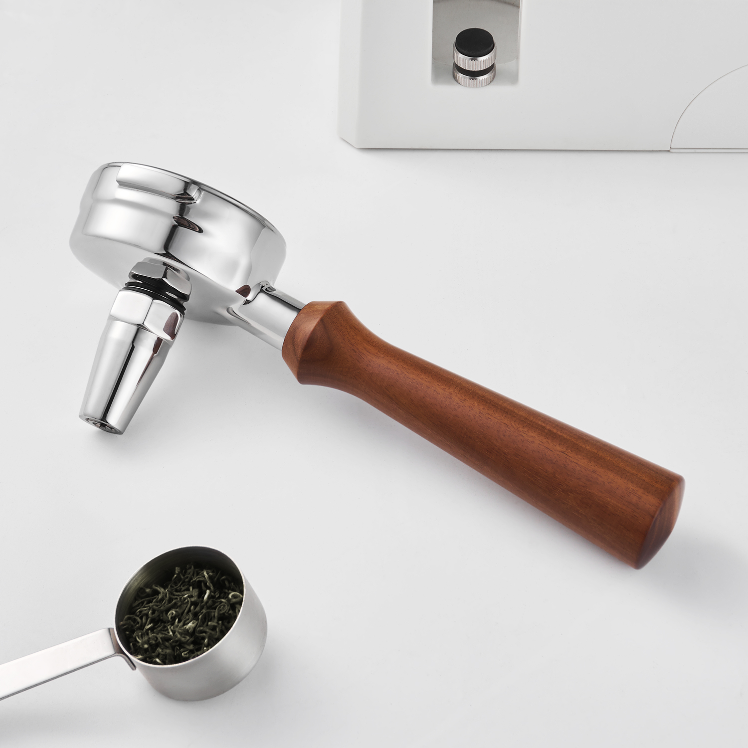 Tea extraction head with a brown handle