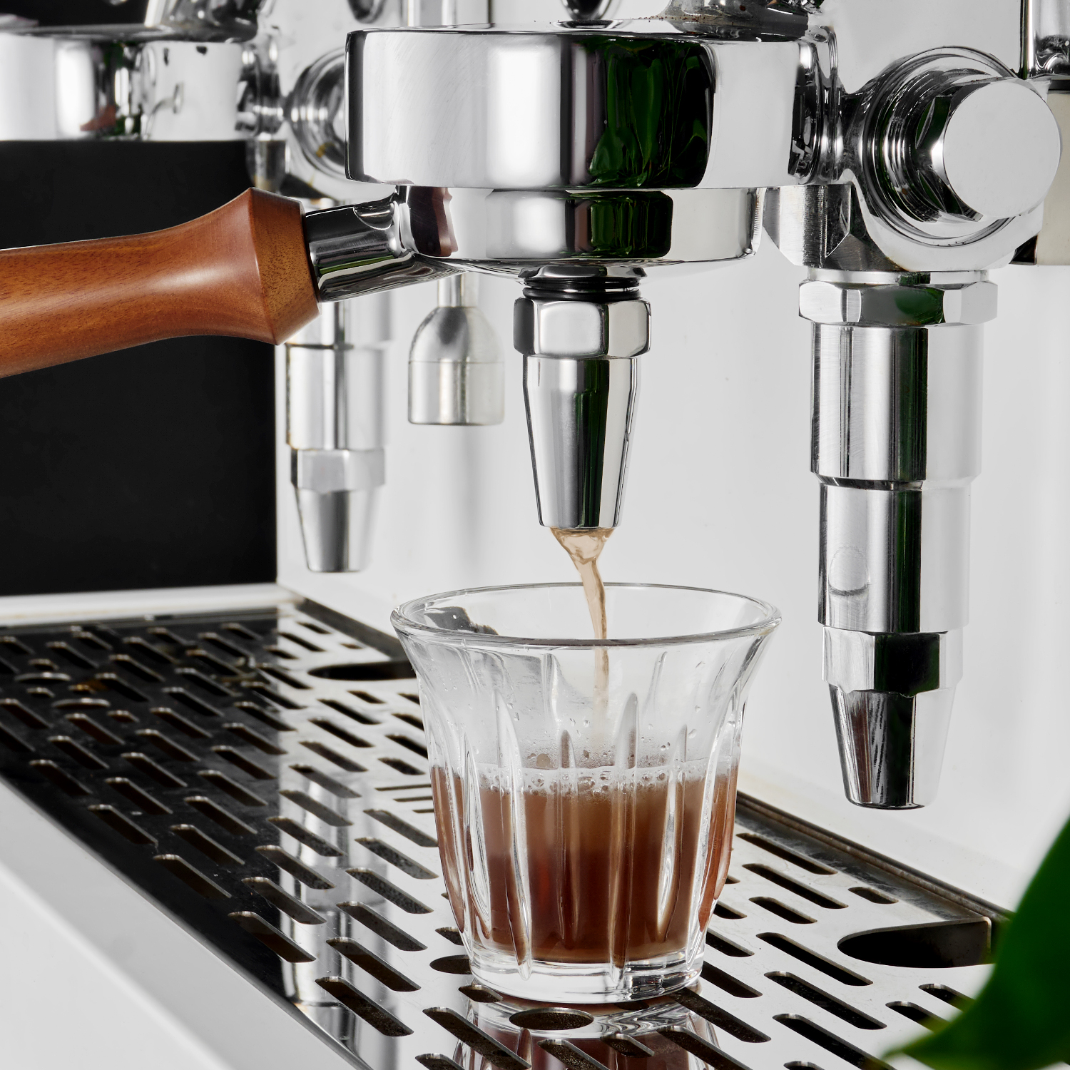 Tea dispensing from a portafilter outlet