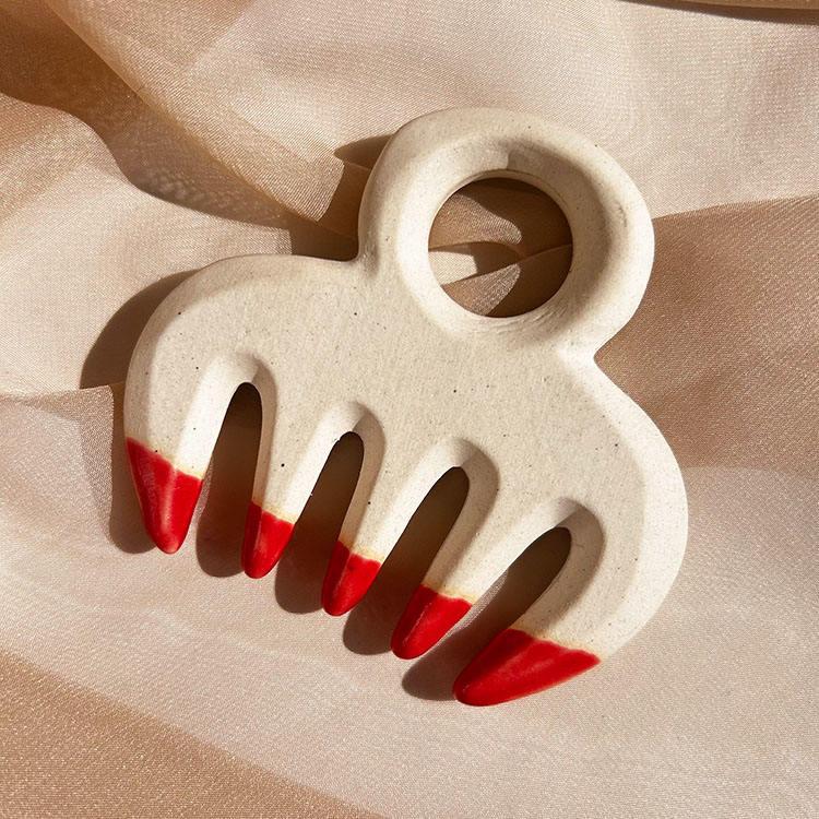 GSK13 Ceramic Claw Comb Massager Cream and Red view 2