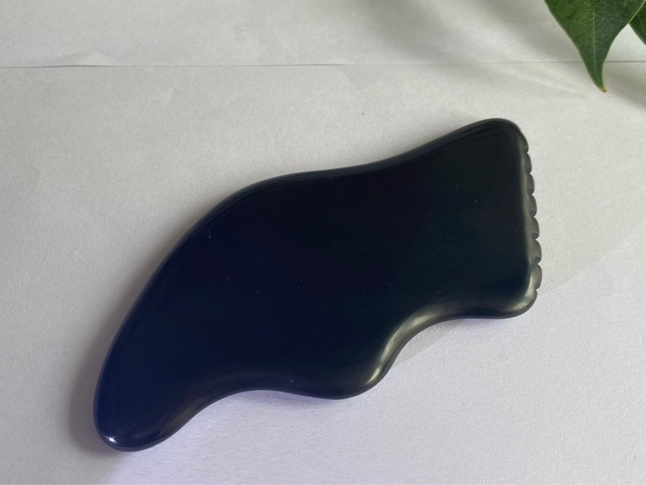 Black Bian Stone Y Shape Gua Sha Board with Comb Teeth detail 2
