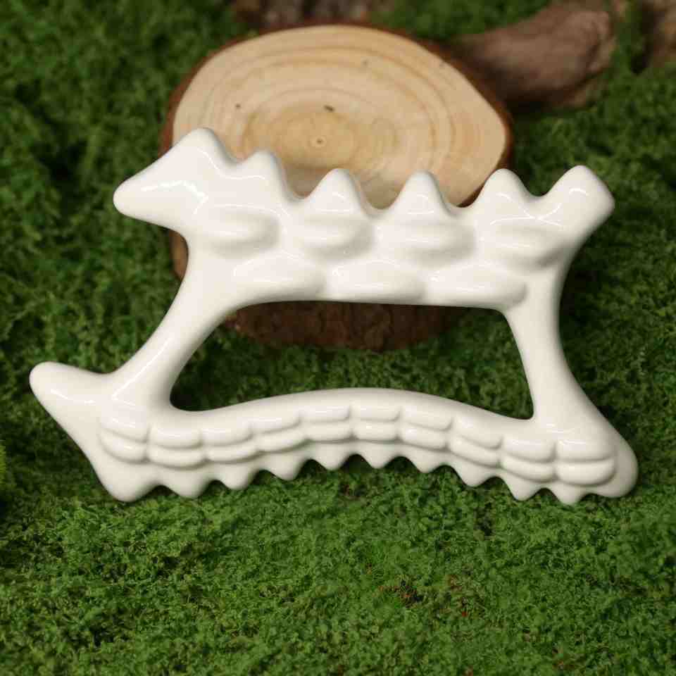 GSK05 Ceramic Sculpted Gua Sha Board with Teeth 13.2 cm view 2