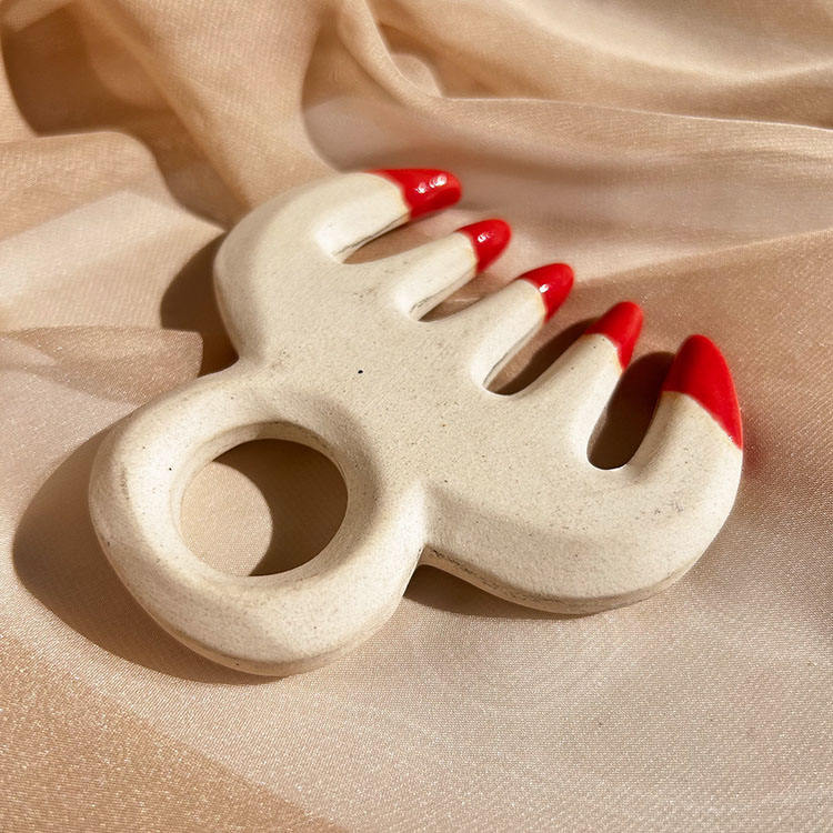GSK13 Ceramic Claw Comb Massager Cream and Red view 4