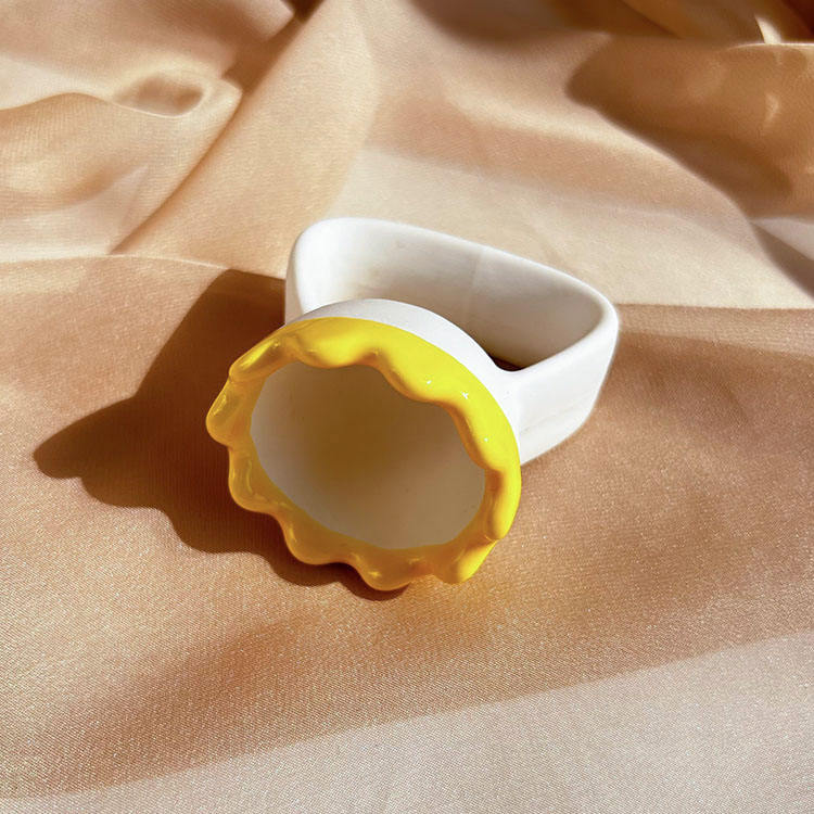 GSK11 Ceramic Ring Cup Massager White and Yellow view 5