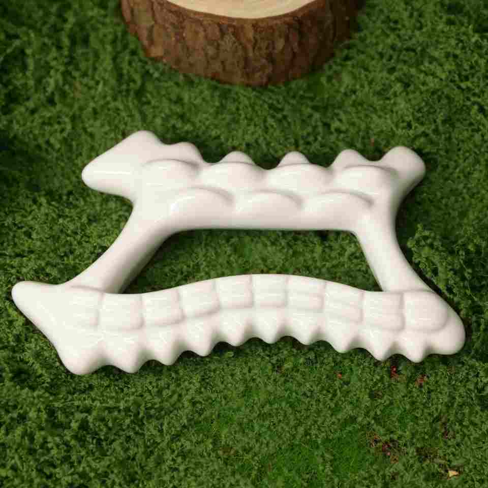 GSK05 Ceramic Sculpted Gua Sha Board with Teeth 13.2 cm view 4