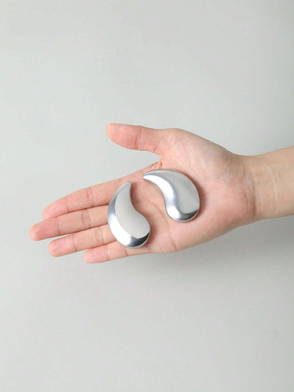 Pair of stainless steel cooling eye pads