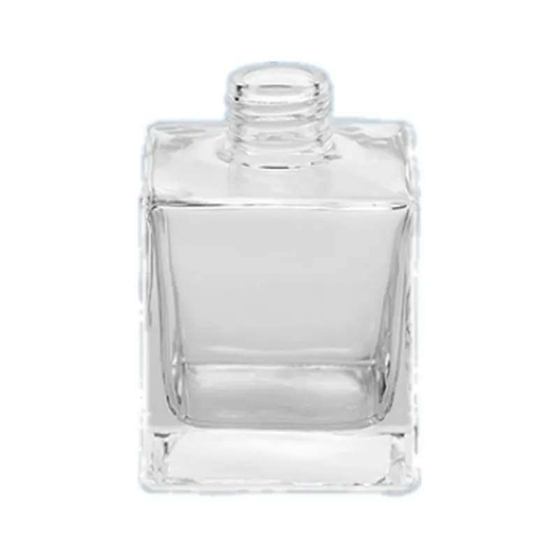 Empty glass reed diffuser bottle, 200ml, with a 17.8mm neck, for fragrance and aroma projects. Available wholesale.