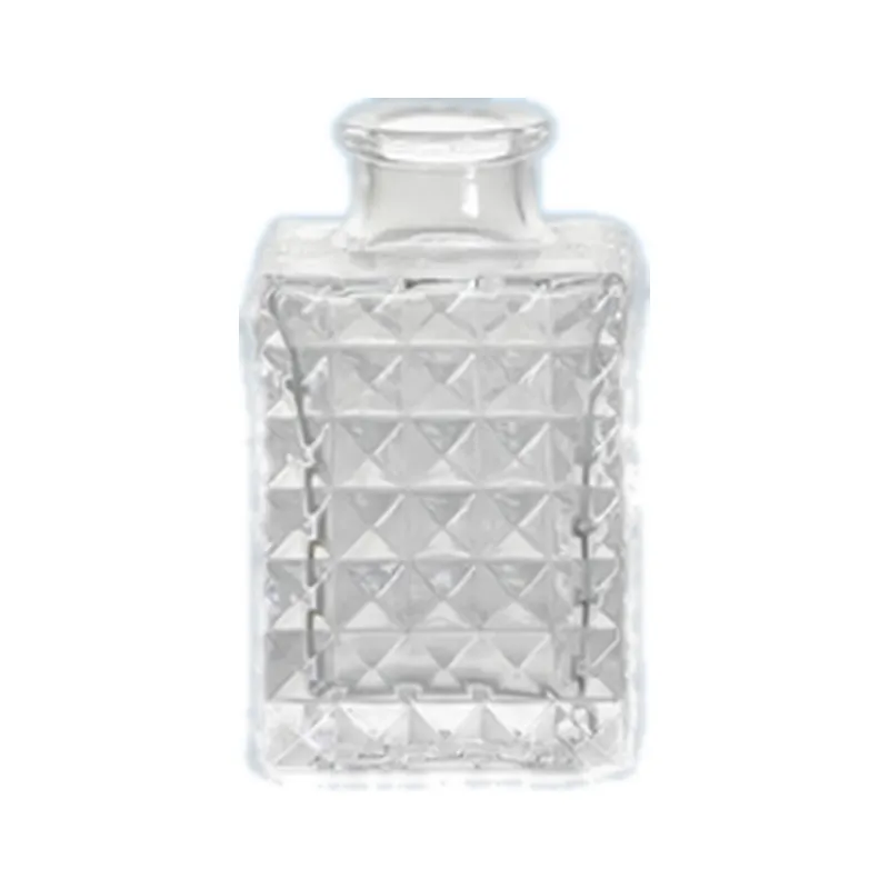 Empty glass reed diffuser bottle, 100ml, with a 18.5mm neck, for fragrance and aroma projects. Available wholesale.