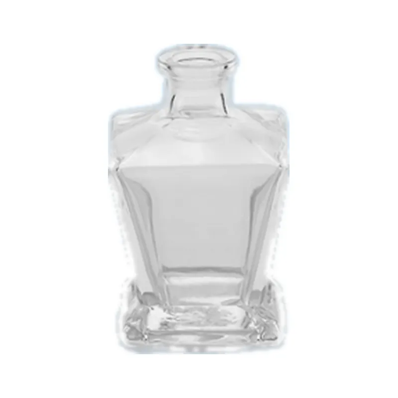 Empty glass reed diffuser bottle, 150ml, with a 17mm neck, for fragrance and aroma projects. Available wholesale.