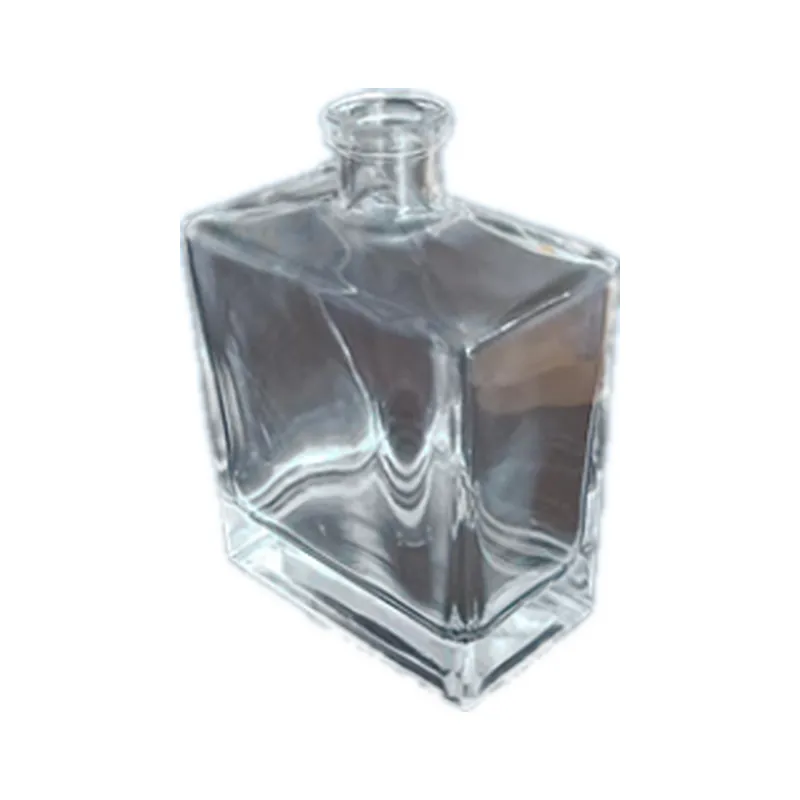 Empty glass reed diffuser bottle, 500ml, with a 19mm neck, for fragrance and aroma projects. Available wholesale.