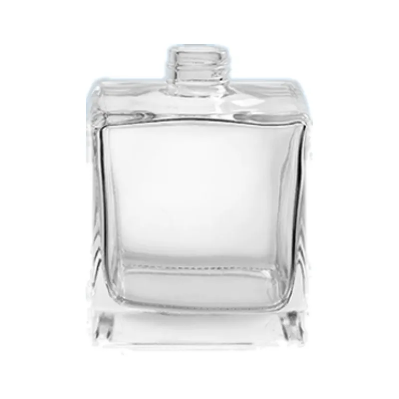 Empty glass reed diffuser bottle, 500ml, with a 17.5mm neck, for fragrance and aroma projects. Available wholesale.