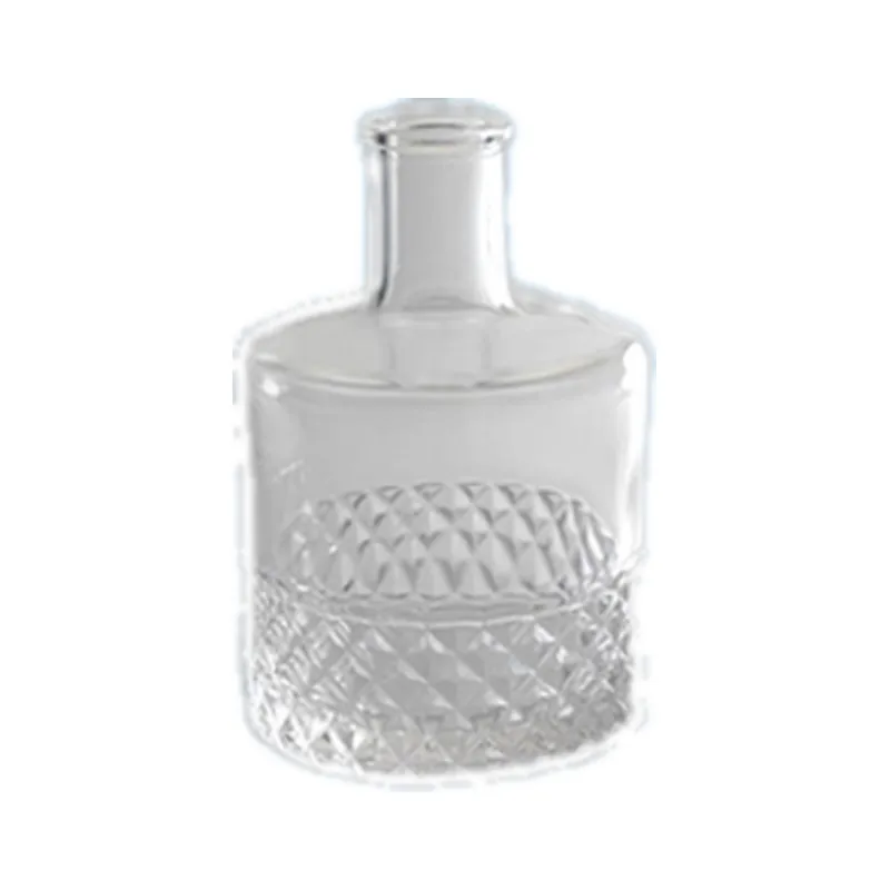 Empty glass reed diffuser bottle, 180ml, with a 17.5mm neck, for fragrance and aroma projects. Available wholesale.