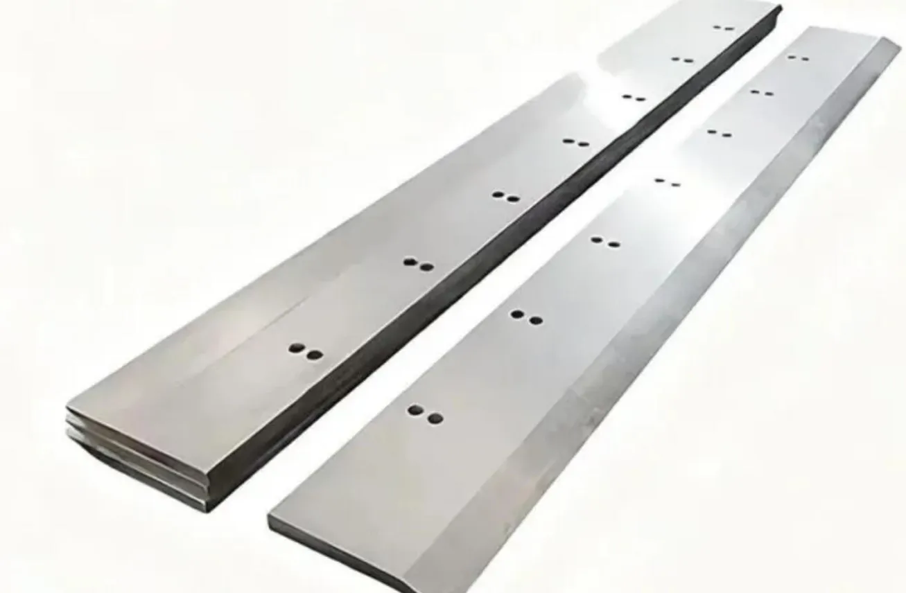 Guillotine paper cutting knives