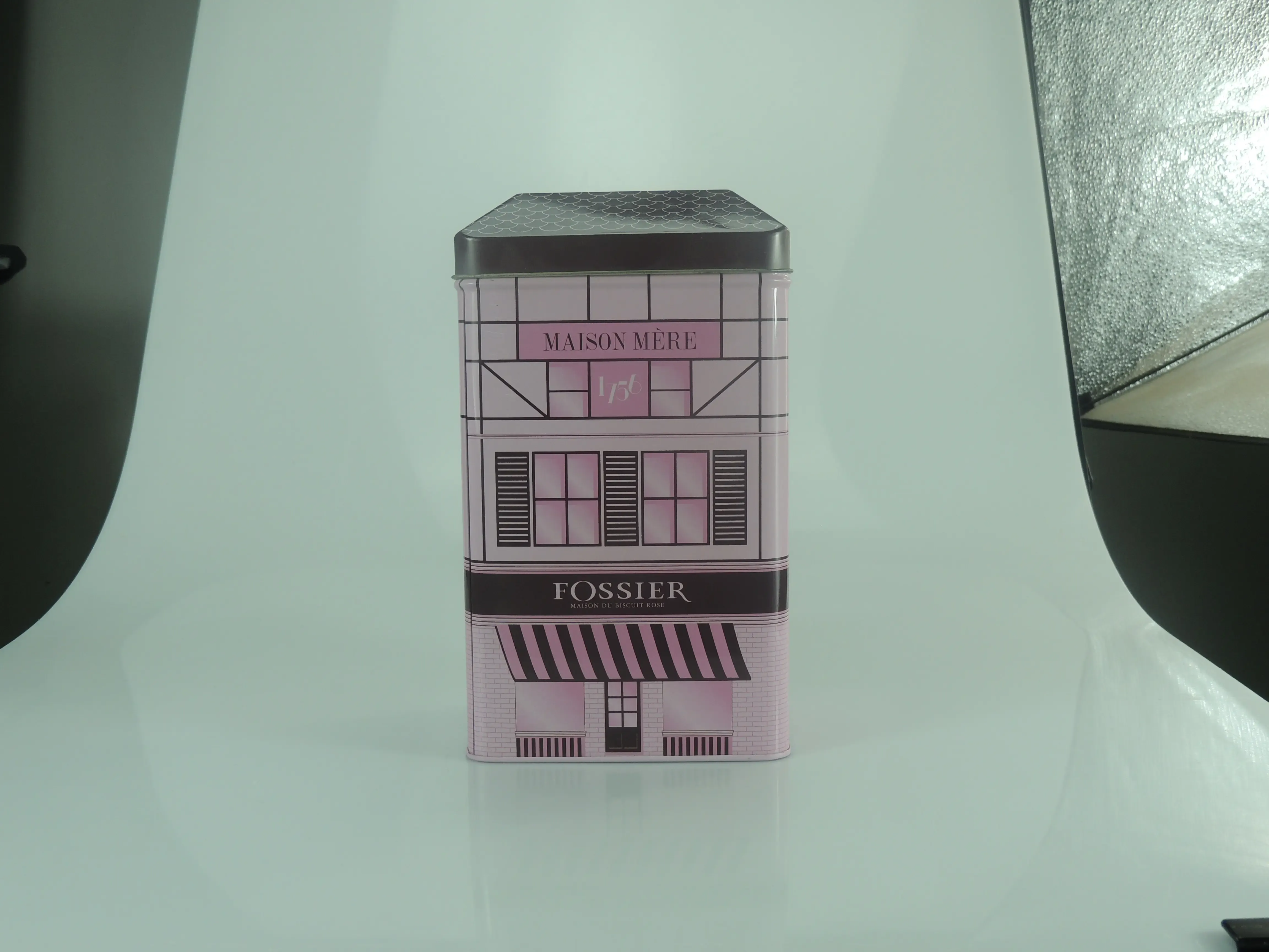 House-shaped tin in pink, printed as a French biscuit-shop facade