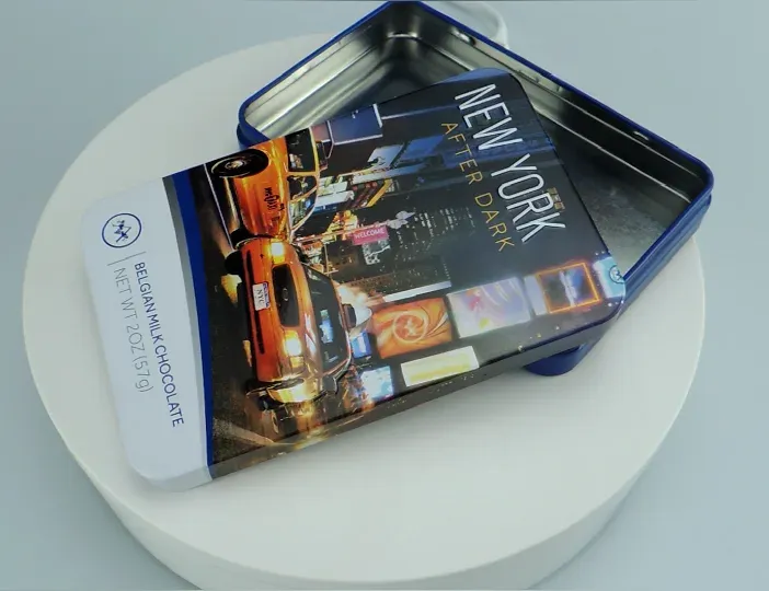 Mini rectangular tin opened, printed with a New York taxi collage design