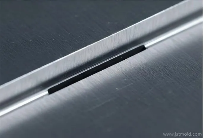 macro-view-0.025mm-venting-slot-precision
