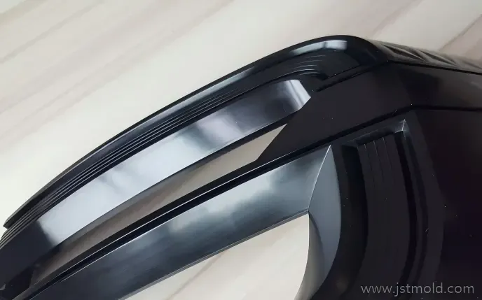Automotive fog lamp bezel high-gloss molded surface detail