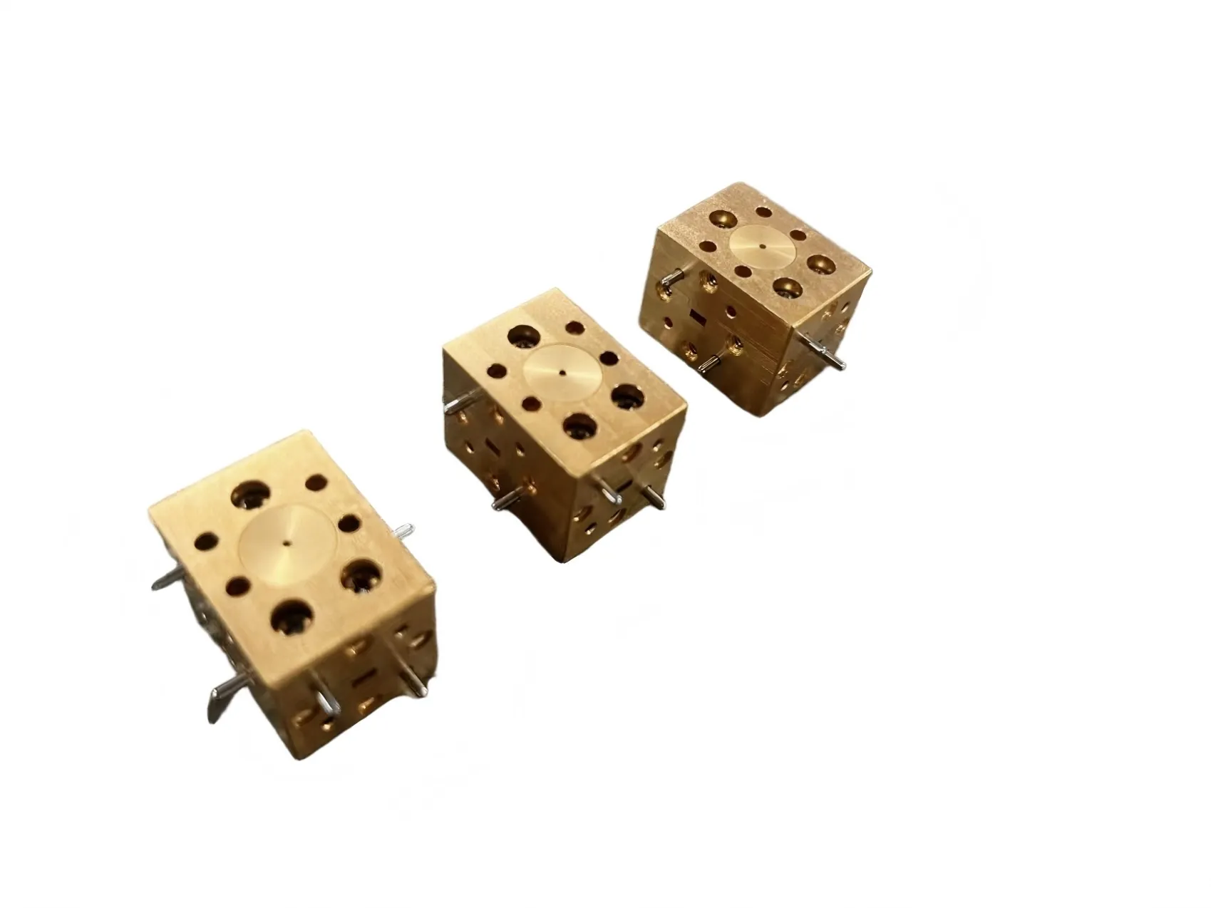 AO15 Waveguide Circulator 2(1)