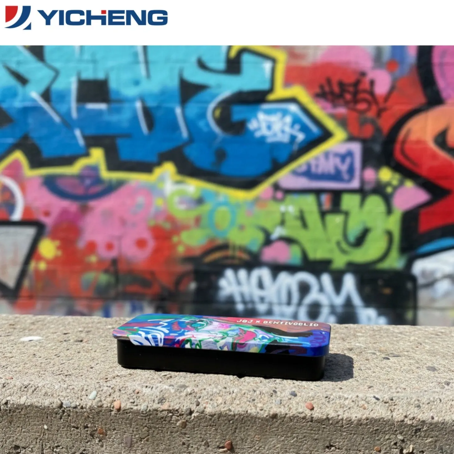 Street Art Push-Pull Cosmetic Tin Case1