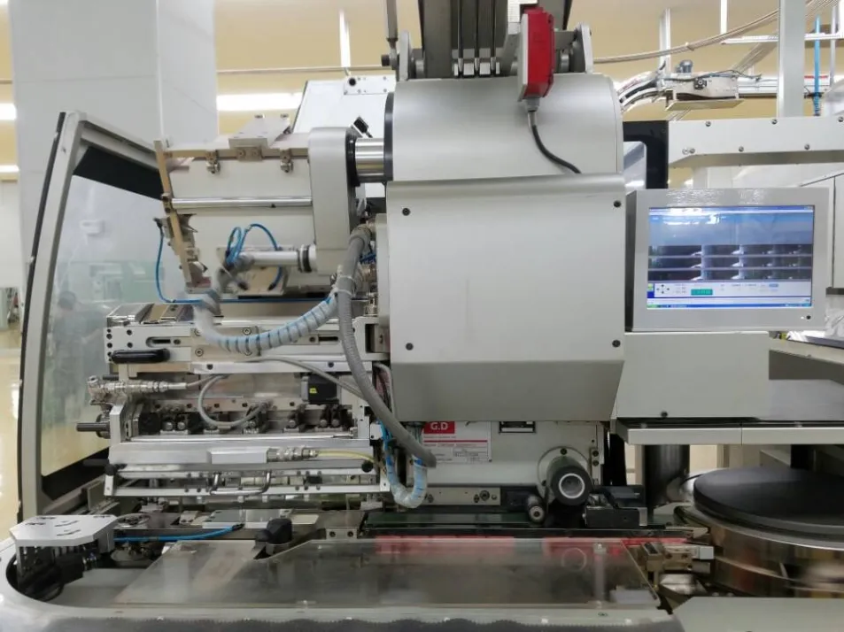 Carton glue-spray inspection installation position