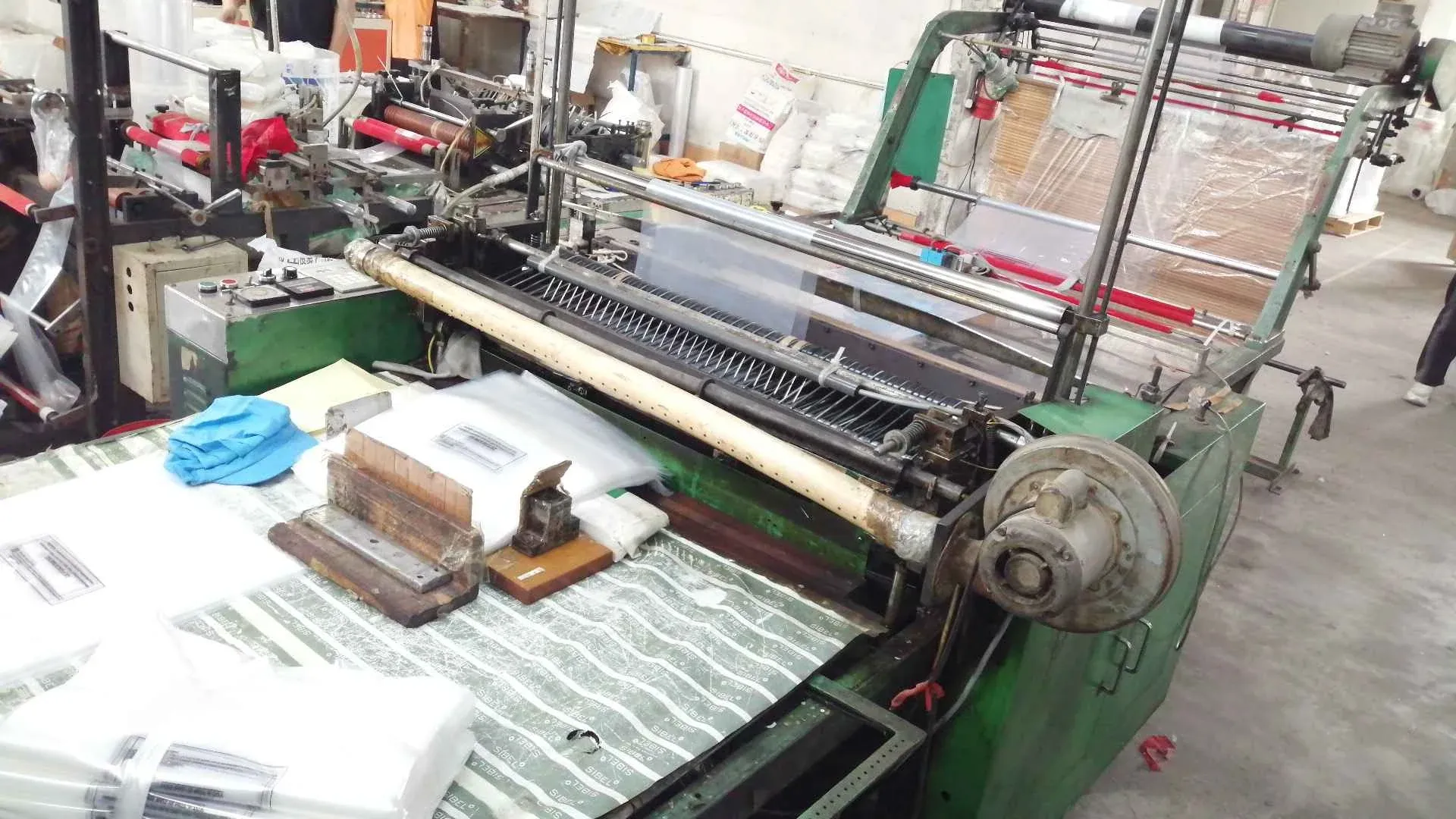 Manufacturing equipment on the Rundongyang production floor