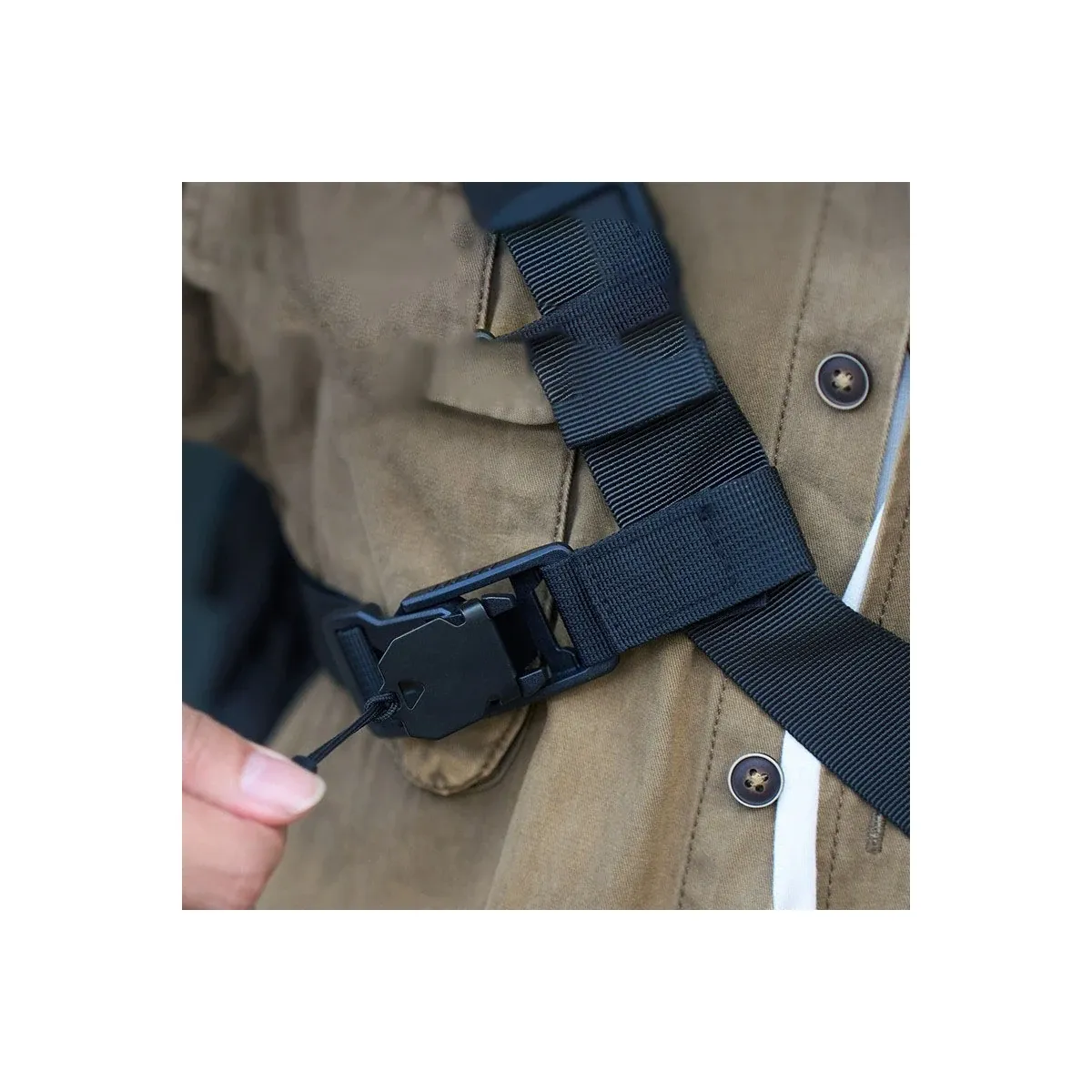 Magnetic chest strap on a backpack