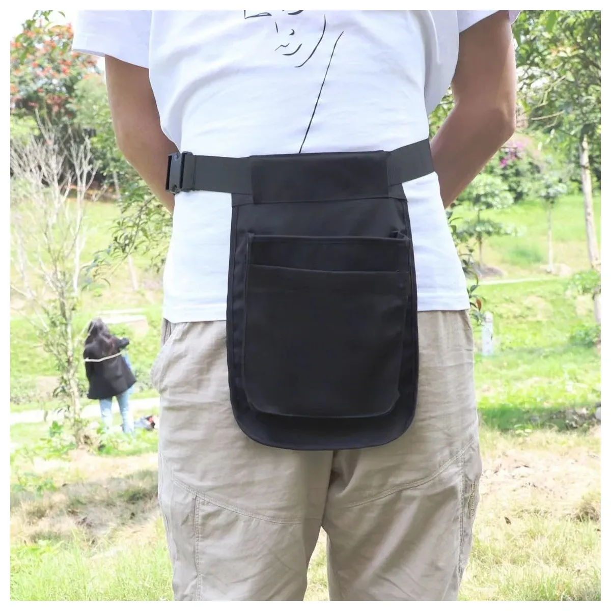 Multi-pocket waist apron with center pocket
