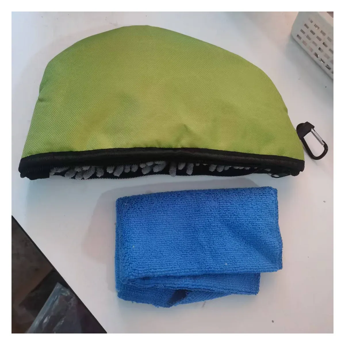 Frisbee cleaning bags in three colors