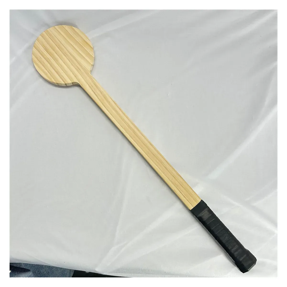 Round wooden head of the training racket