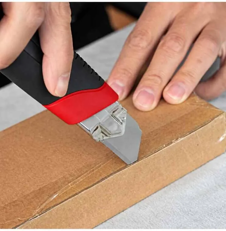 red-utility-knife-cutting-carton