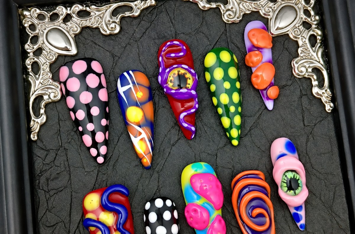 3D sculpt stiletto press-on nails with swirl reliefs and gold-rim eye charm