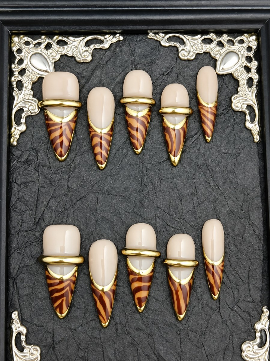 Second view of tortoiseshell tip nude press-on nail set