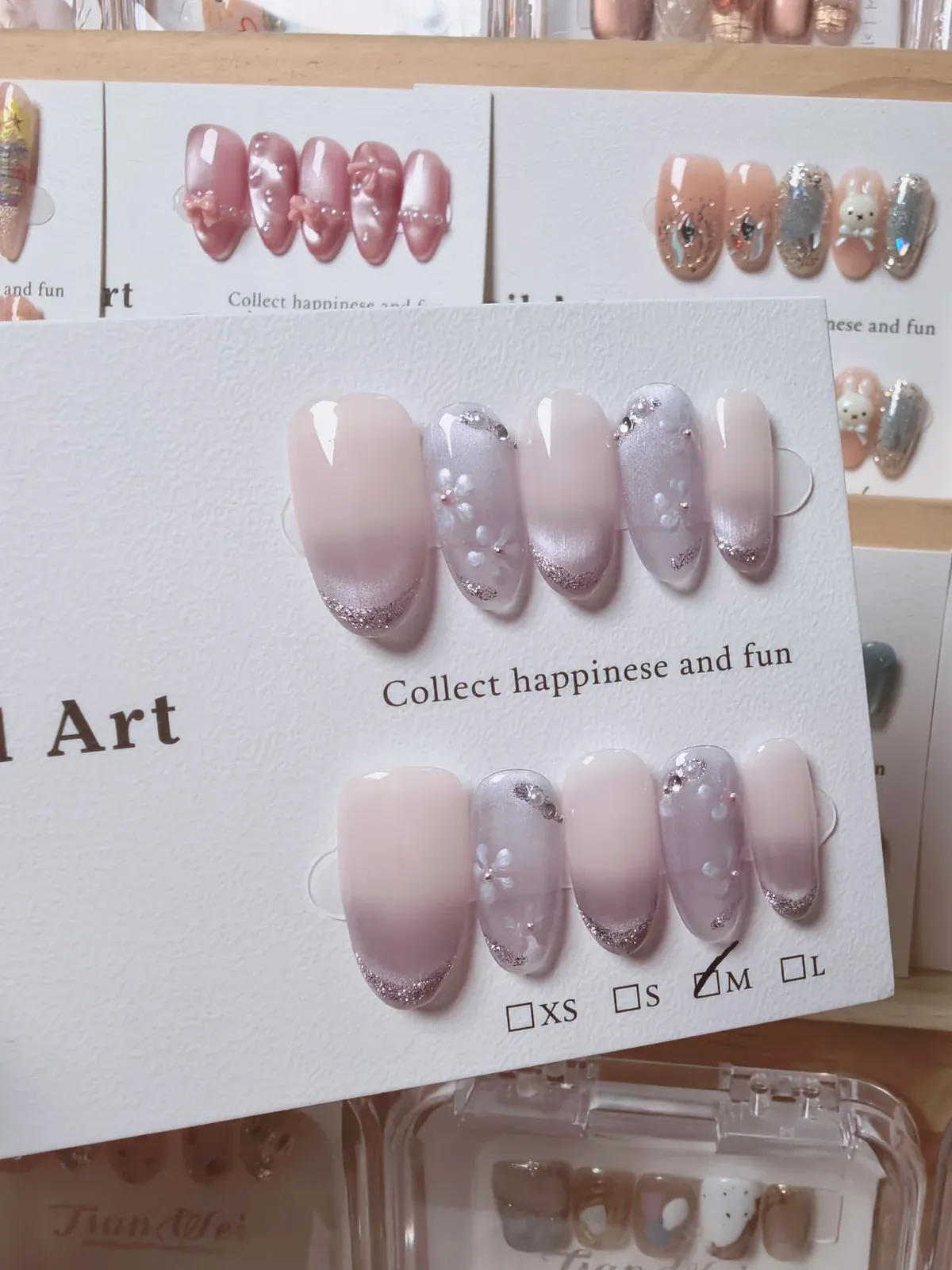 custom-press-on-nails-nude-glitter-french-design