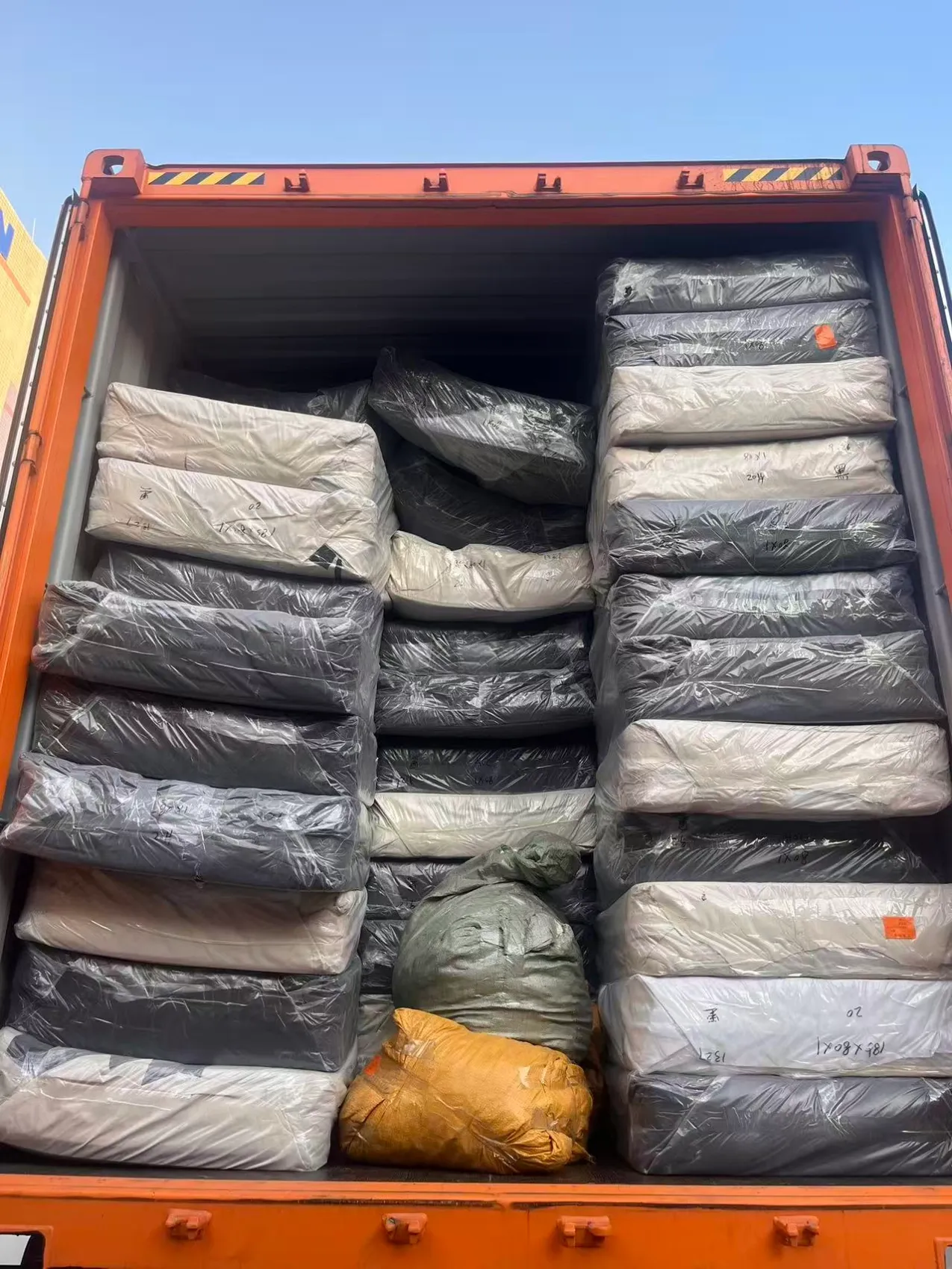 consolidated-goods-container