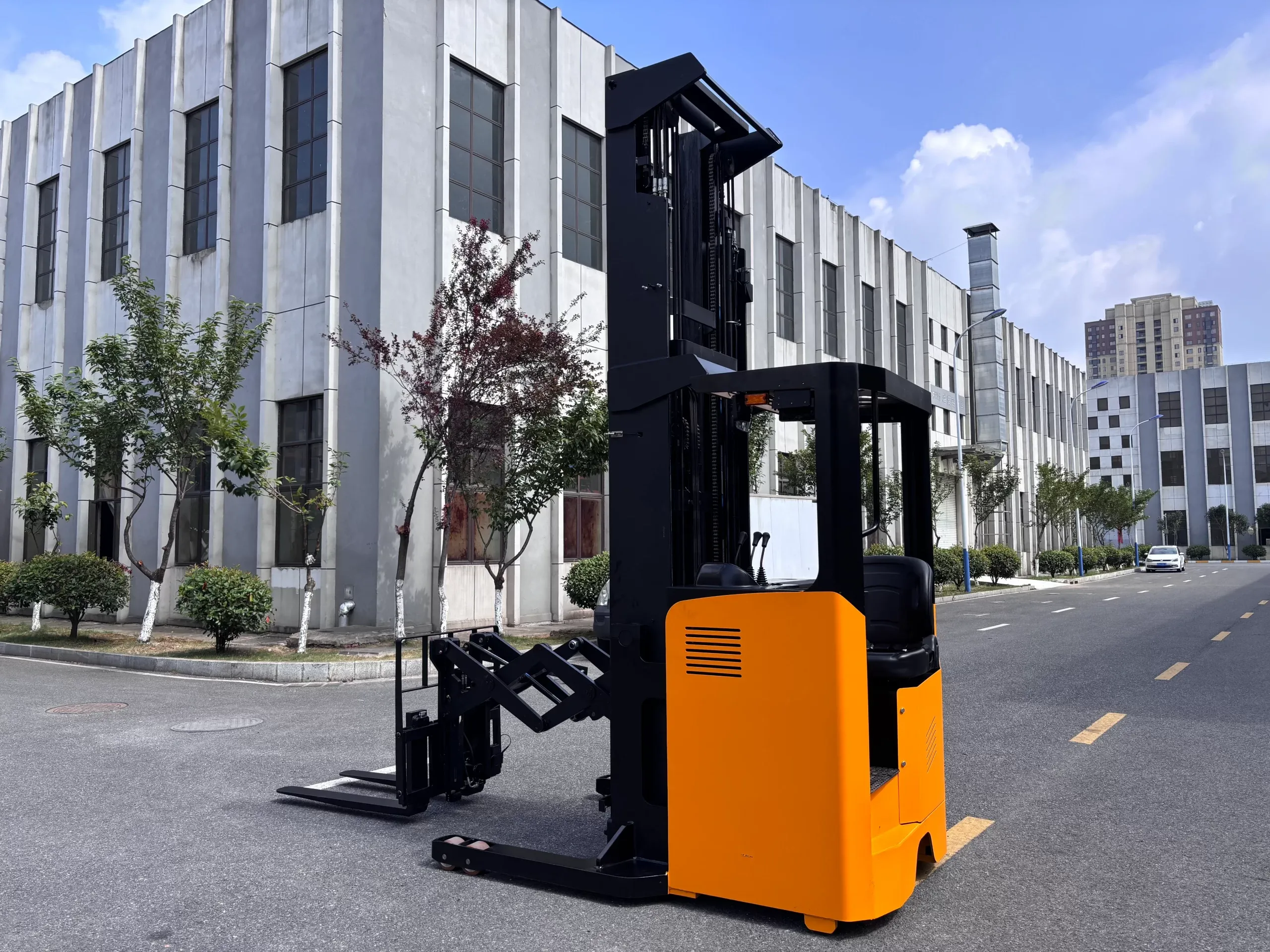 Is a reach truck the same as a cherry picker?