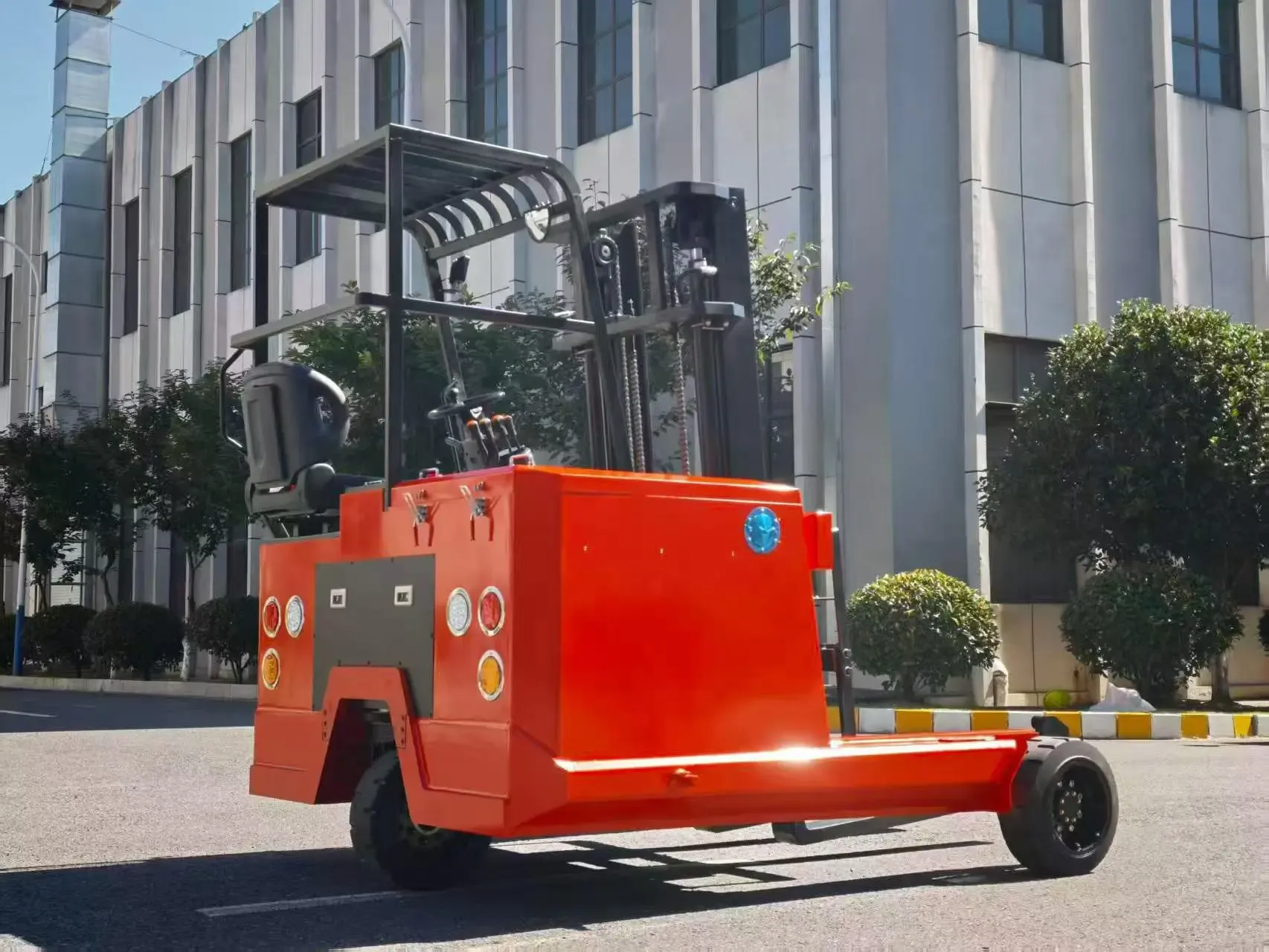 Truck-Mounted Electric Forklift (3)