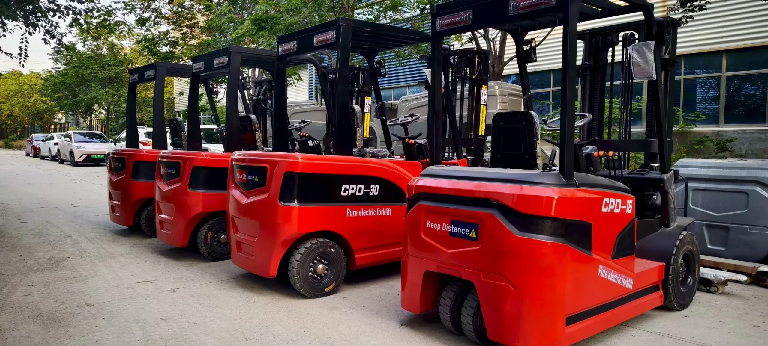 3-Wheel vs 4-Wheel Electric Forklift: Which One Fits Your Warehouse Layout Better?
