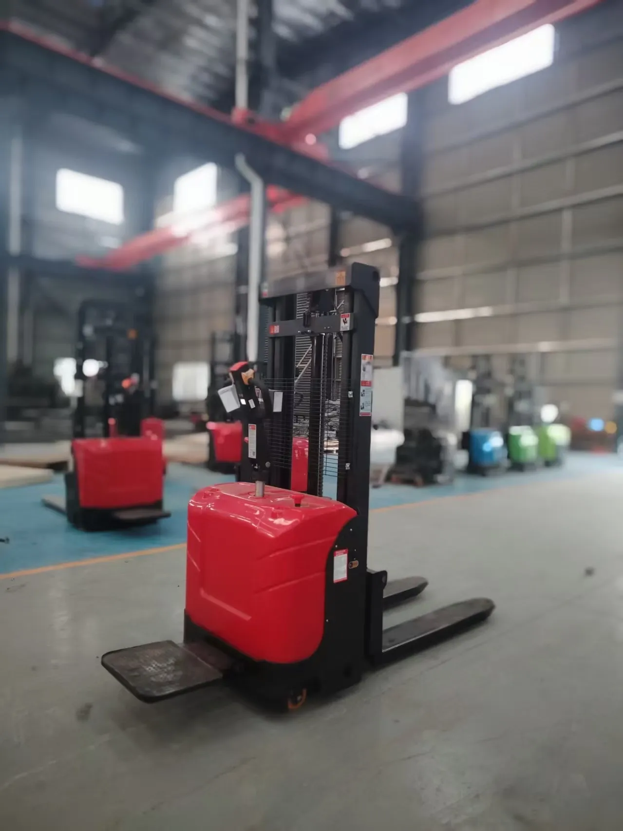 What is a stand-up Electric forklift and its features