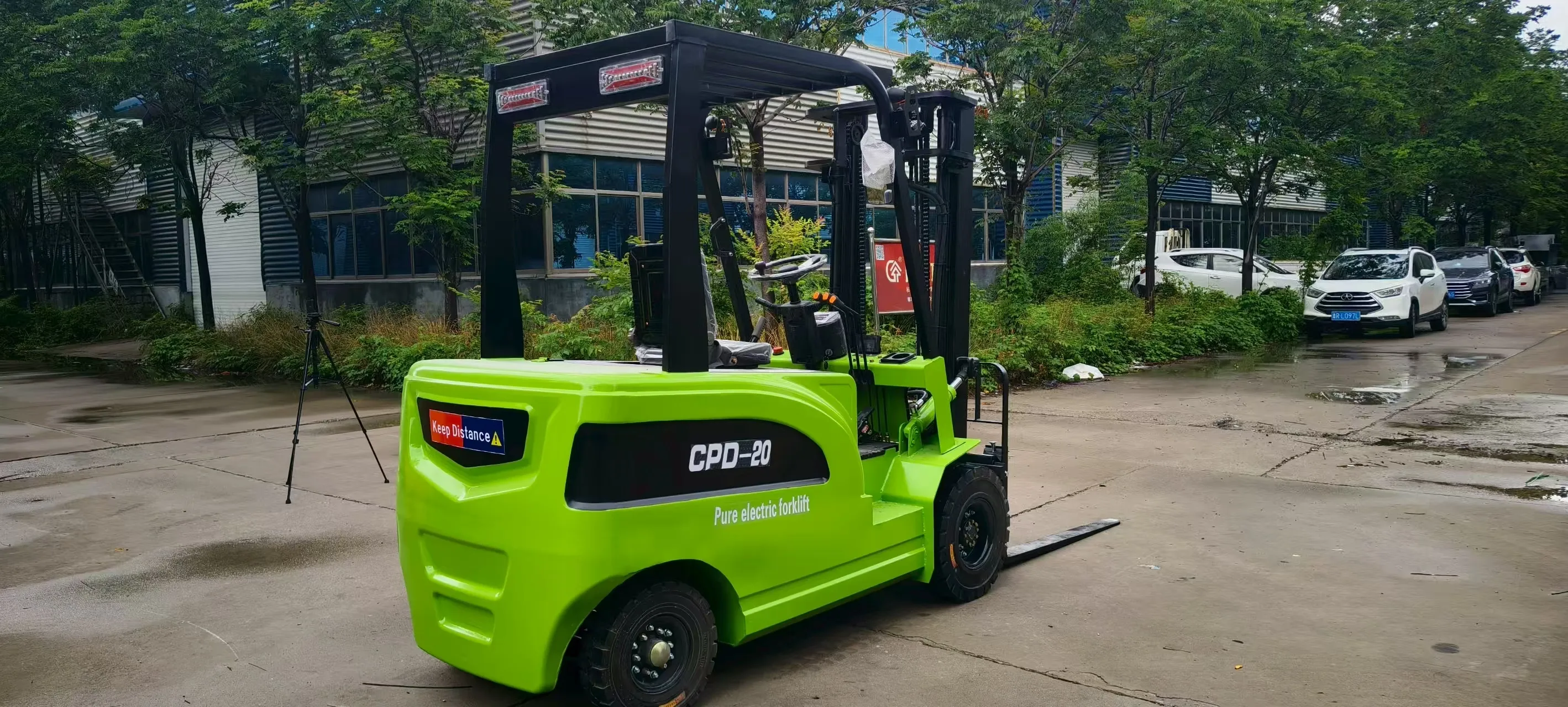 Green Electric Forklifts 3