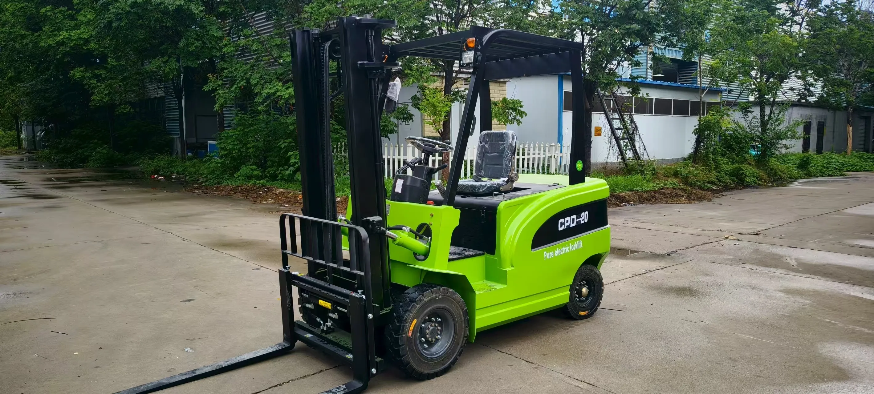 Green Electric Forklifts 2