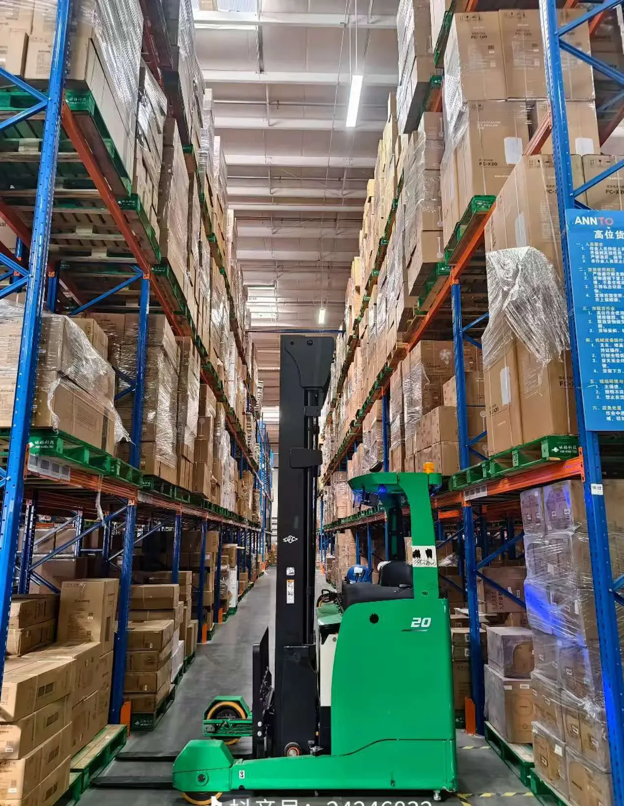 Reach Truck Warehouse