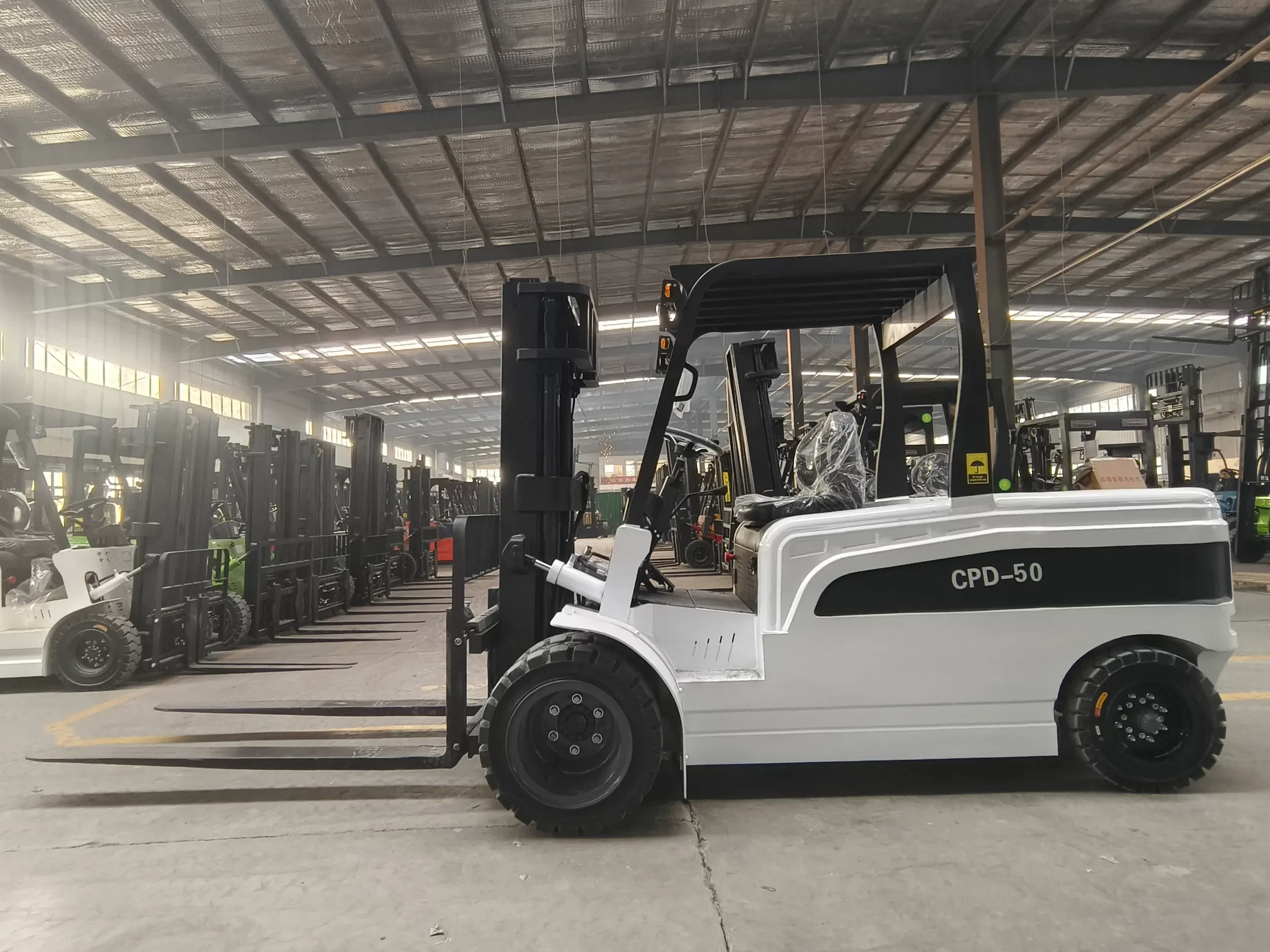 Electric Forklift vs Diesel Forklift: Which One is Right for Your Warehouse in 2026?