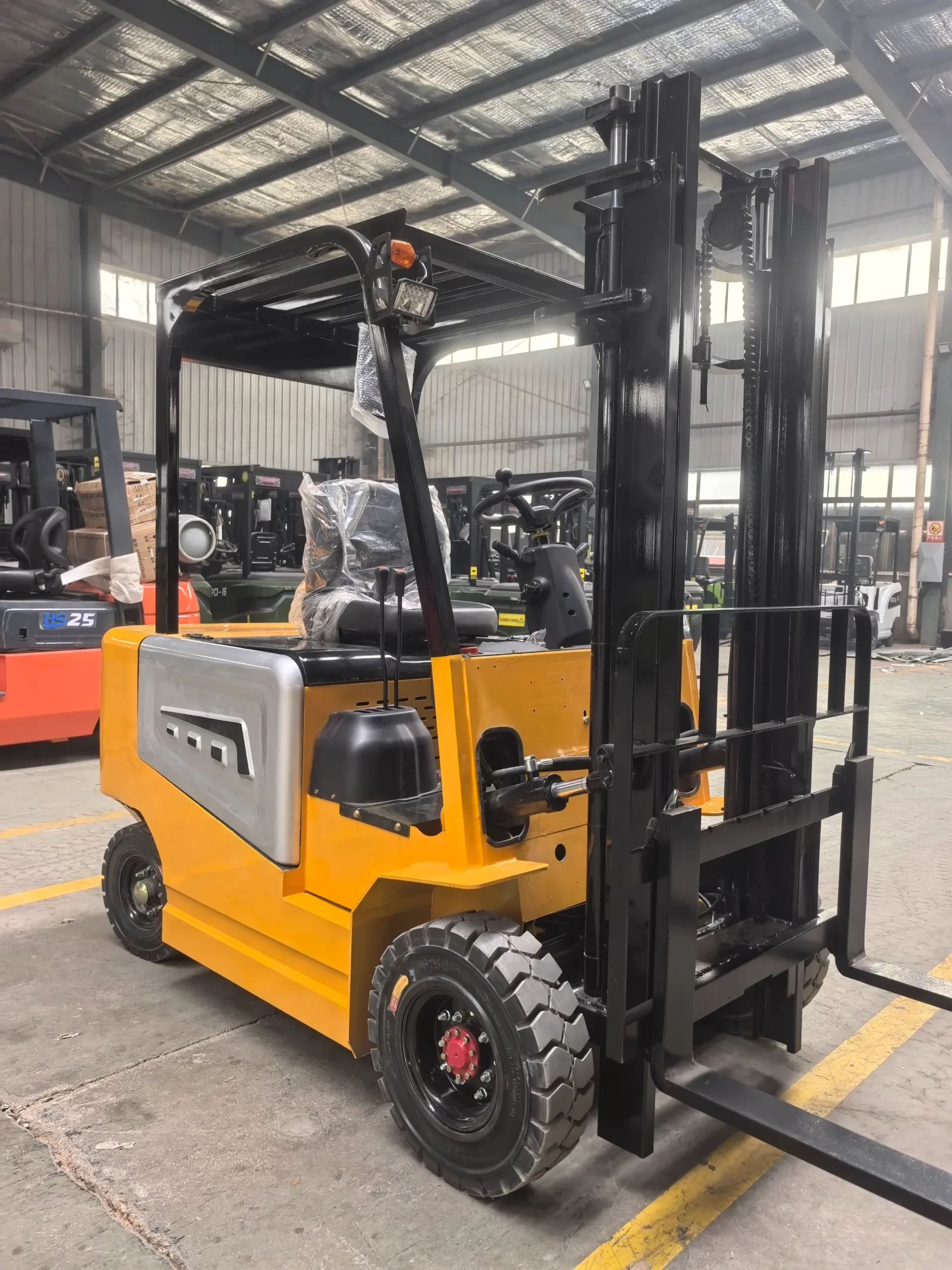 Lithium-Ion Batteries for Electric Forklifts: Are They Worth the Investment?