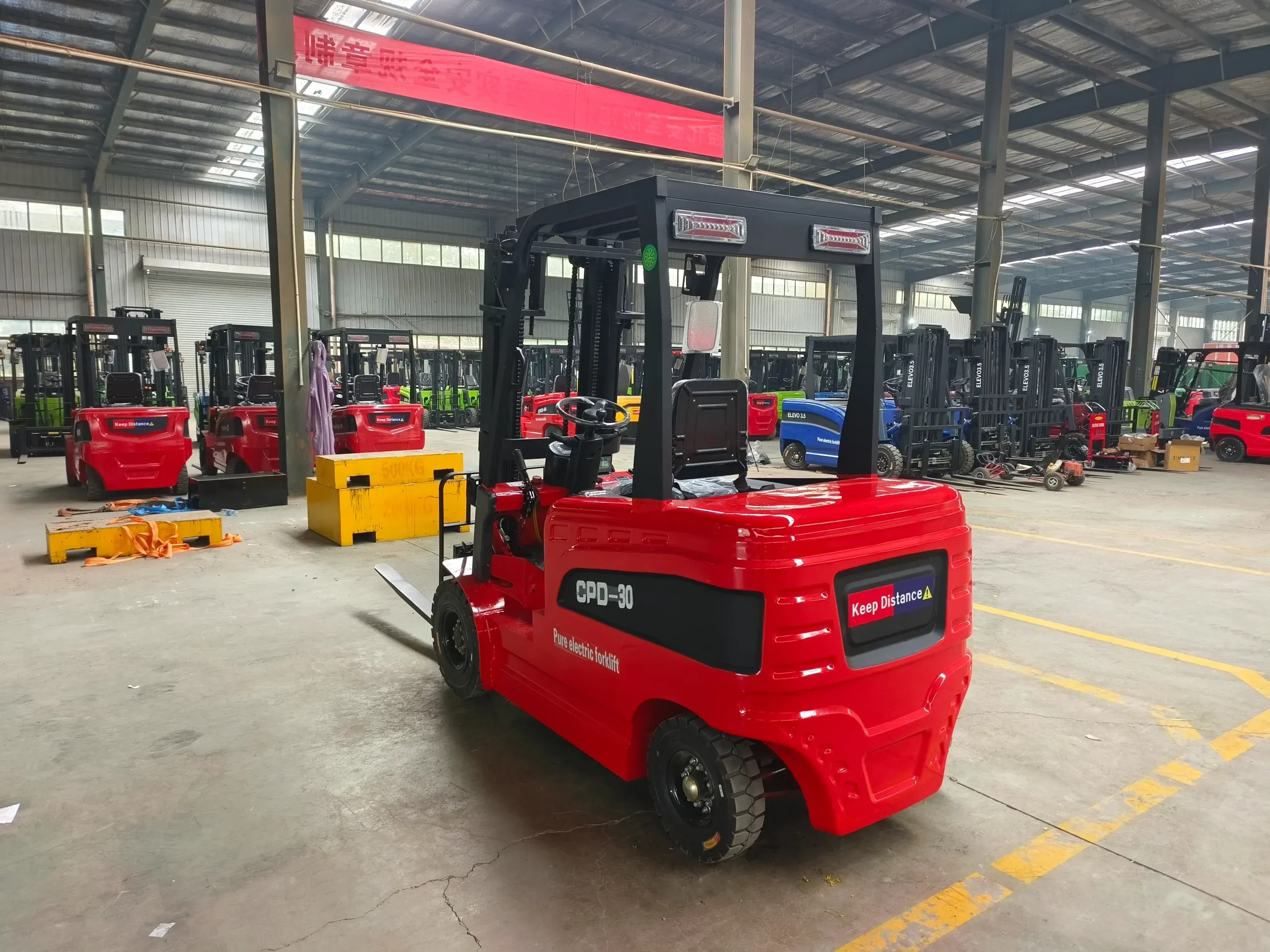 Which is better: LPG or electric forklift?