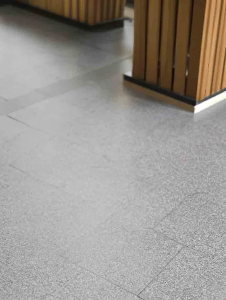Interlocking artificial grass tiles with plastic base