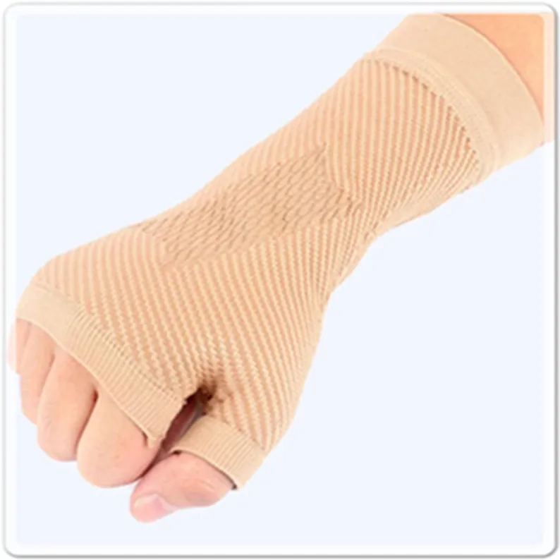 AW-403 compression wrist sleeve (2)