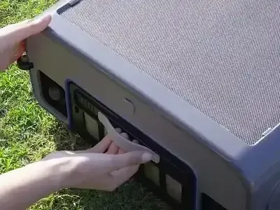 Debris basket sliding out of the S100 skimmer